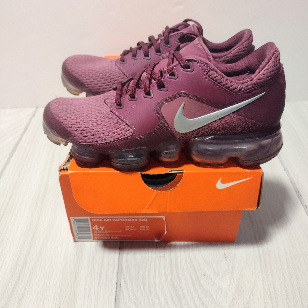 Nike Air Vapormax Running Sneakers Purple Low Top 917962-600 4Y.